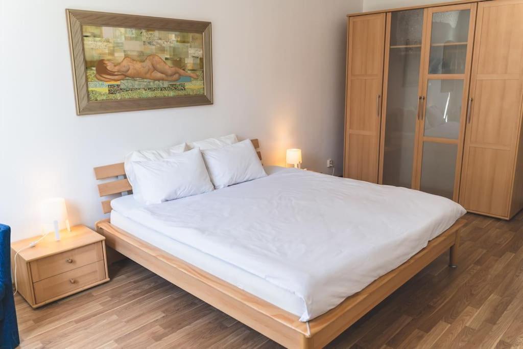 Old Town Apartment Next To Saint Peter'S Church Рига Екстериор снимка