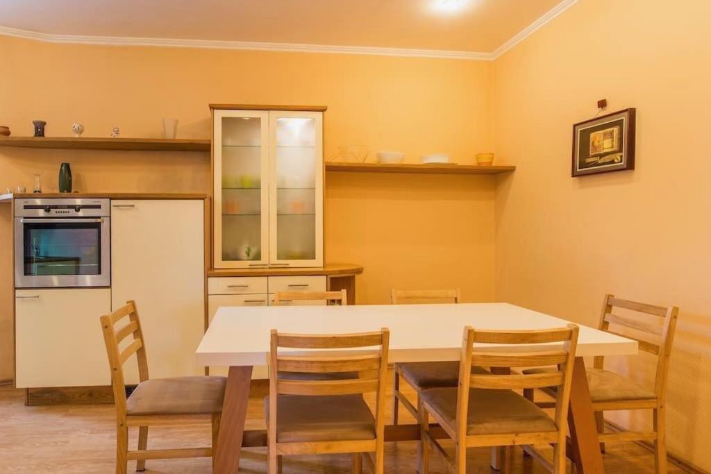 Old Town Apartment Next To Saint Peter'S Church Рига Екстериор снимка